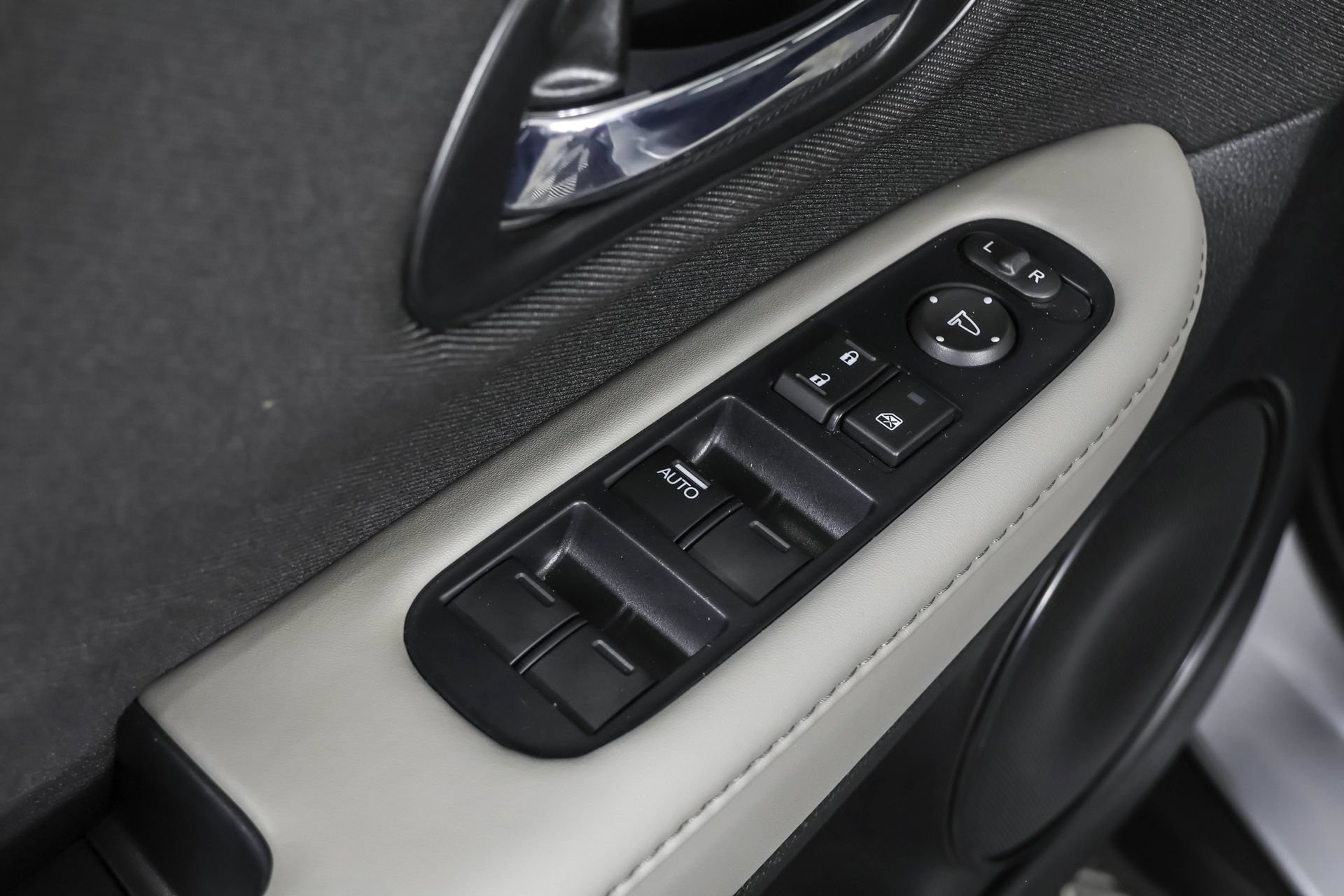 Used 2019 Honda HR-V LX image 32