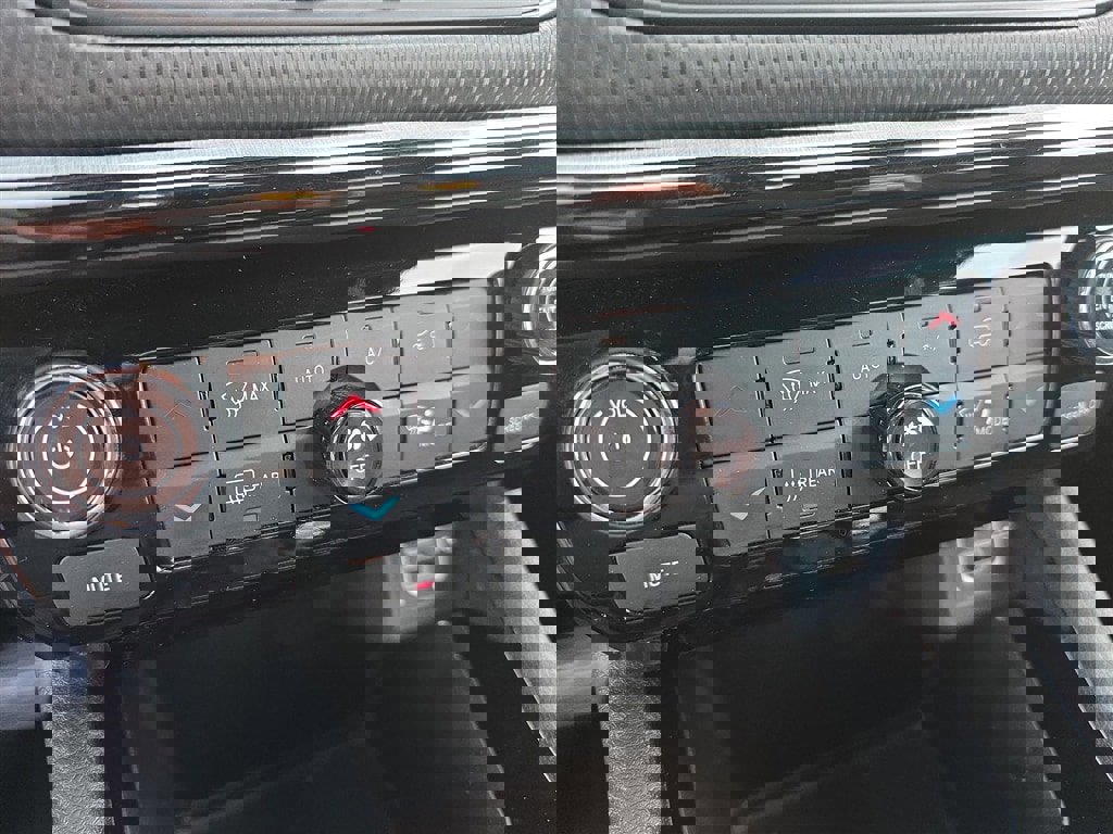 Used 2023 Jeep Compass Trailhawk image 16