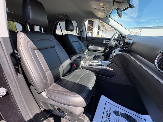Used 2023 Ford Explorer XLT w/ Equipment Group 202A AWD/4WD image 30