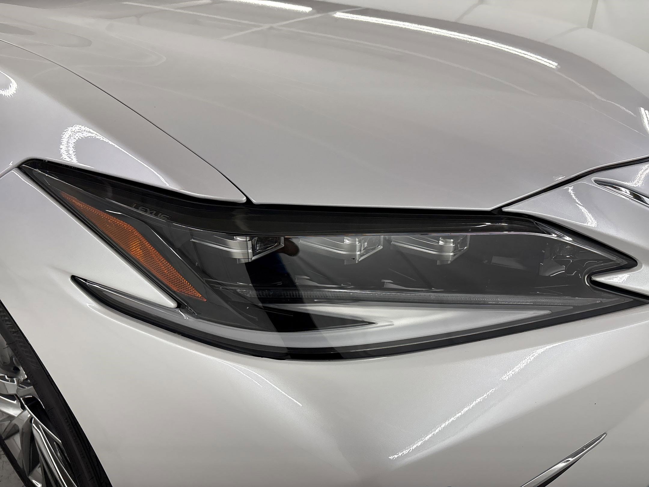 Used 2025 Lexus ES 300h w/ Luxury Package FWD image 11