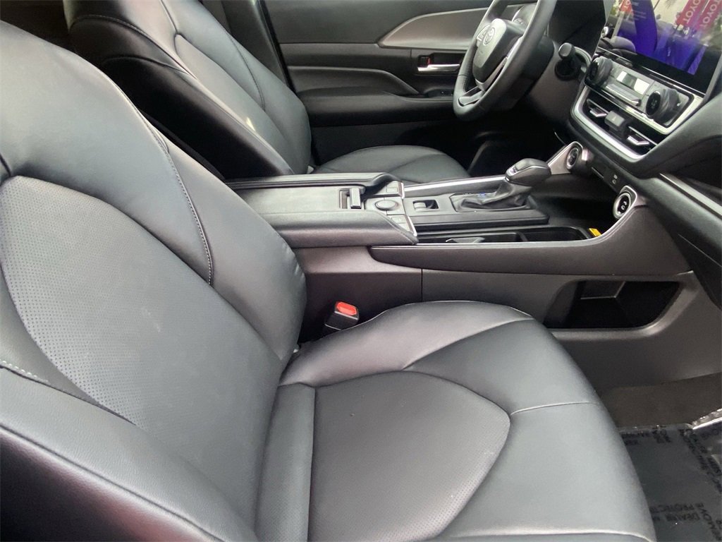 Used 2024 Toyota Grand Highlander XLE image 15