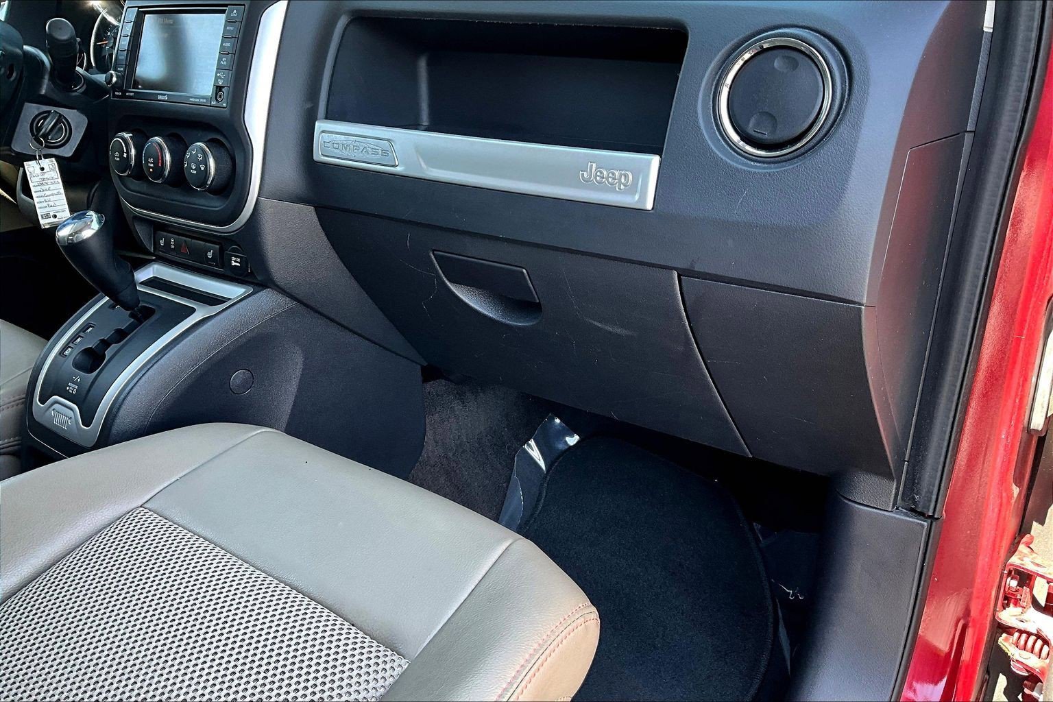 Used 2014 Jeep Compass Latitude w/ Sun/Sound Group AWD/4WD image 25