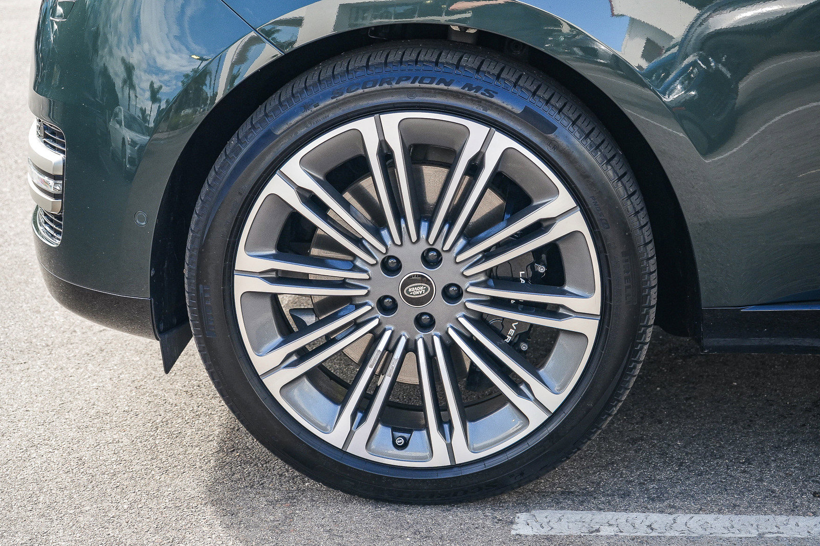 Certified 2025 Land Rover Range Rover SE image 12