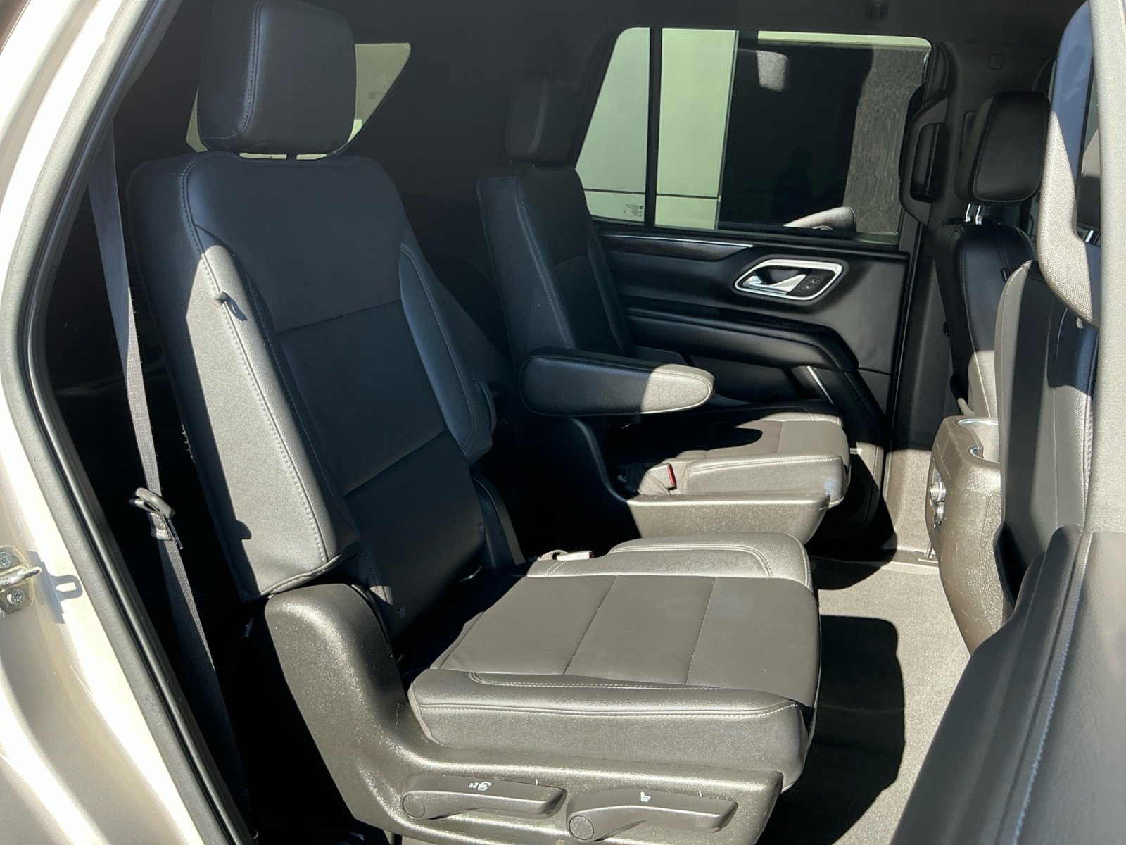 Used 2021 Chevrolet Tahoe Z71 w/ Z71 Off-Road Package image 18
