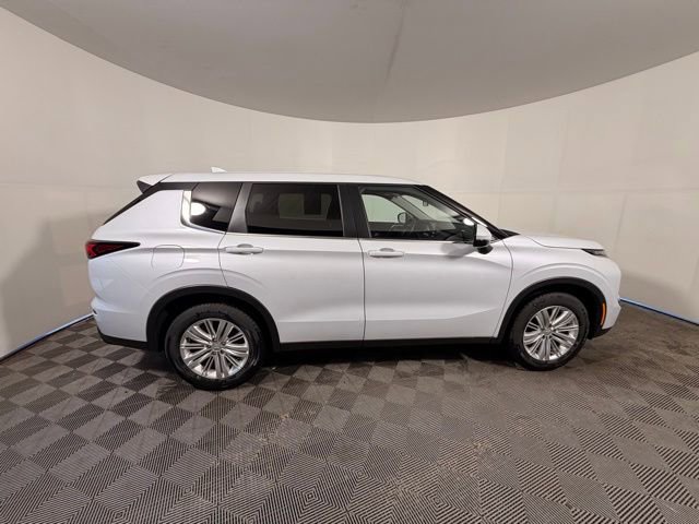 Used 2024 Mitsubishi Outlander ES image 14