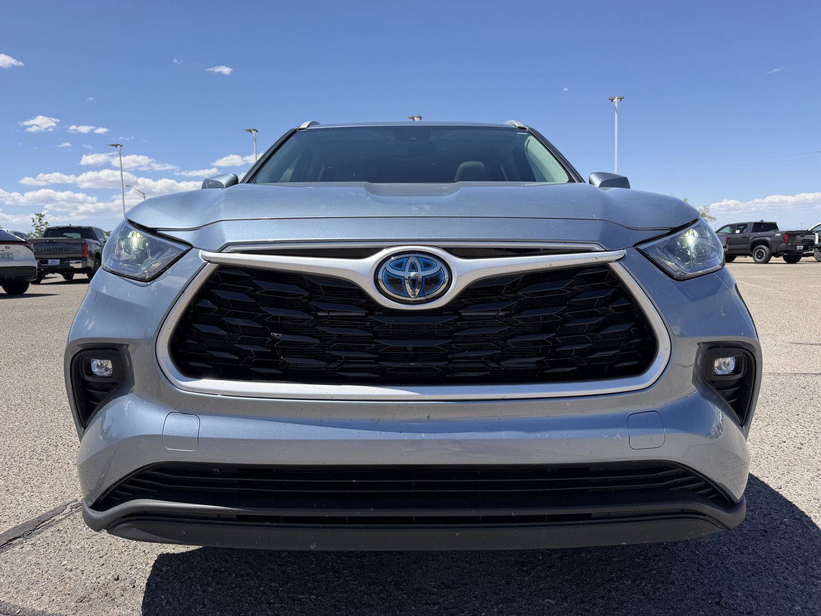 Used 2024 Toyota Highlander XLE AWD/4WD image 10