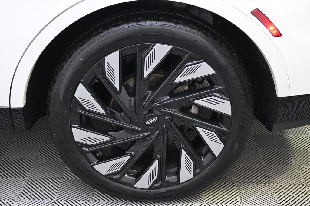 Used 2024 Lincoln Nautilus Reserve w/ Equipment Group 202A AWD/4WD image 18