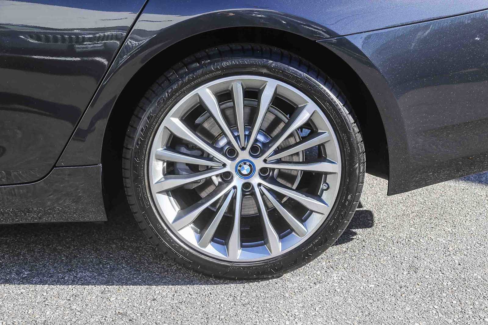 Certified 2023 BMW 530e w/ Convenience Package image 8