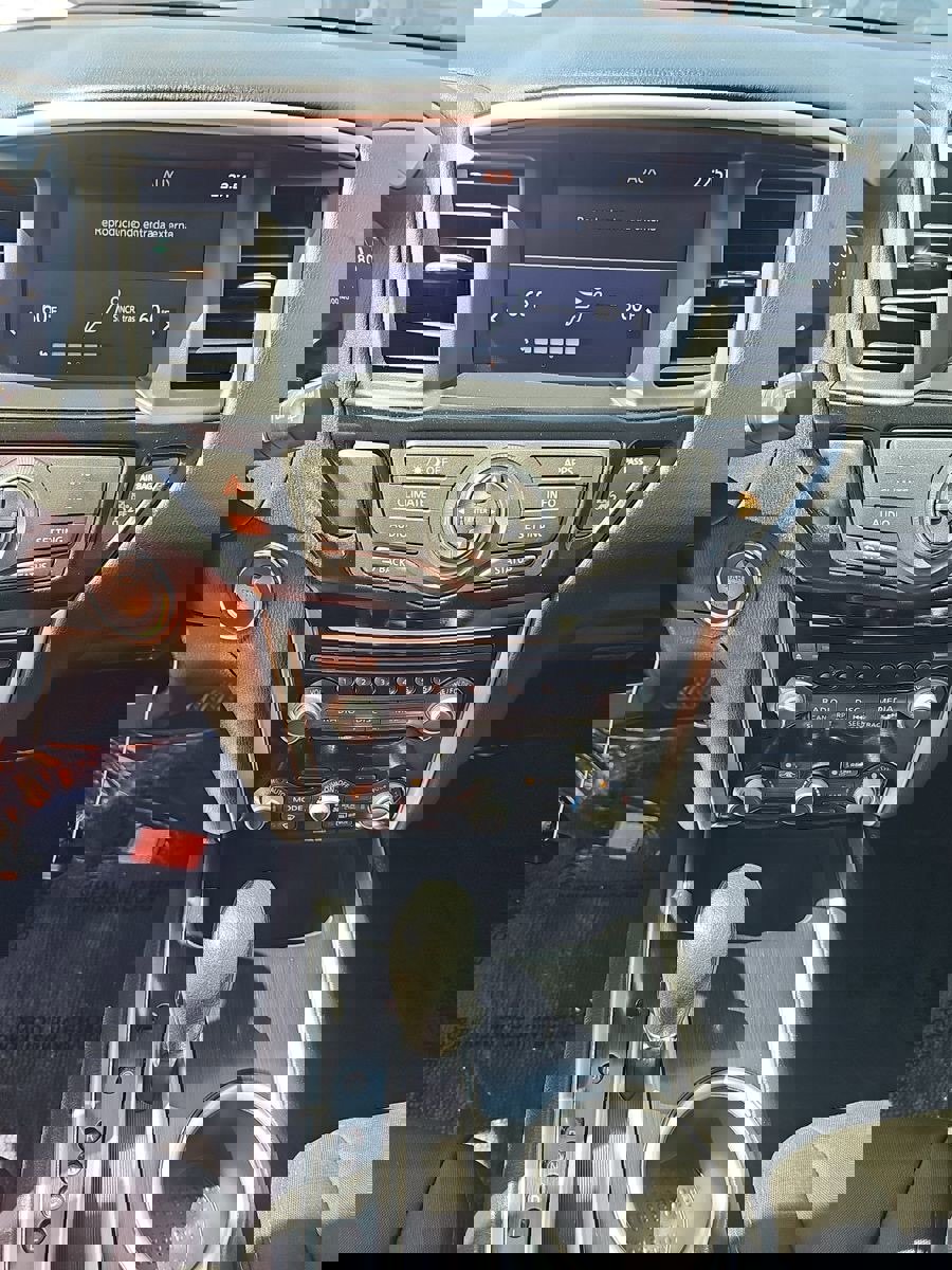 Used 2020 Nissan Pathfinder S image 8