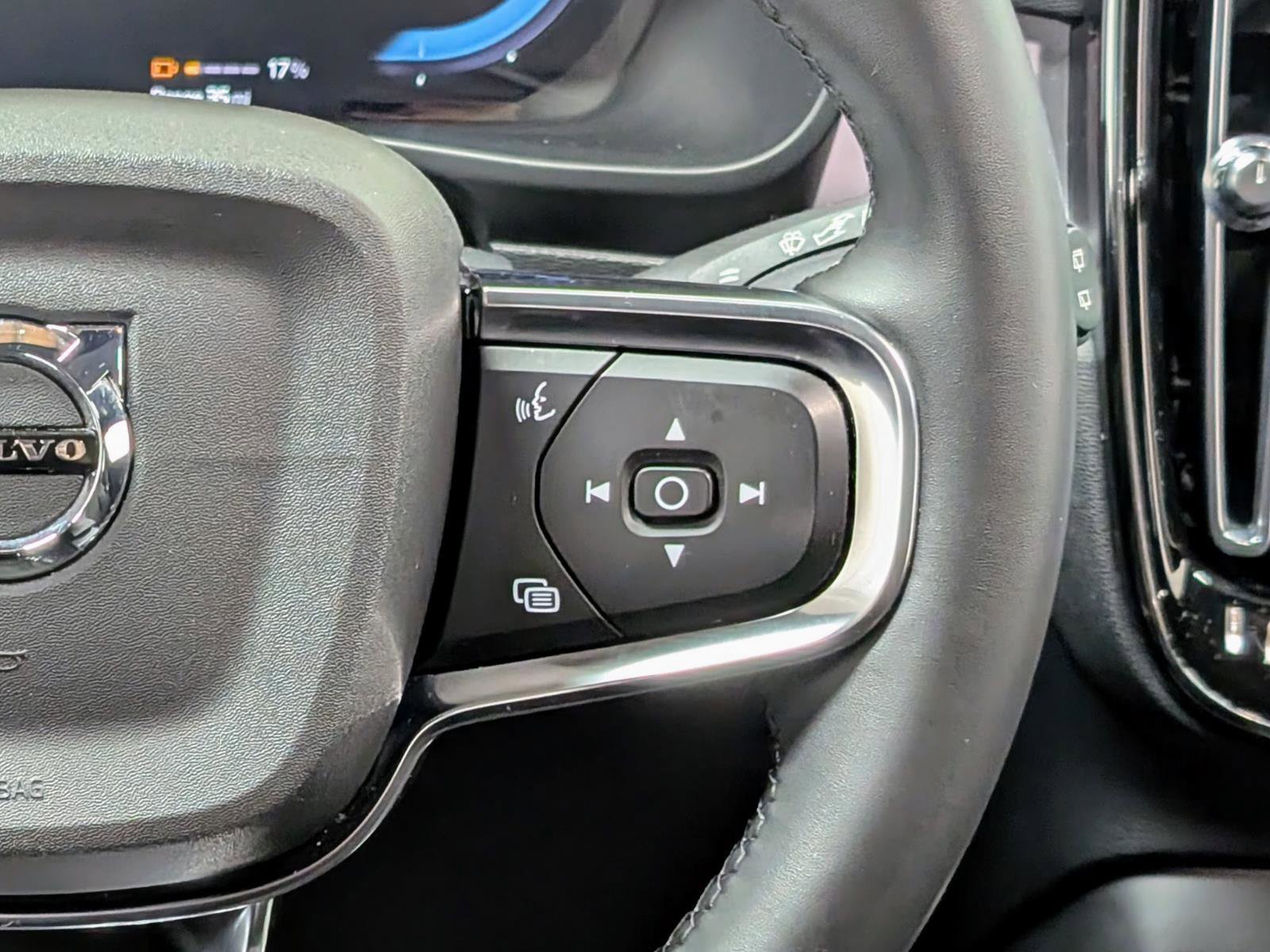 Used 2023 Volvo XC40 Recharge Ultimate w/ Protection Package Premier image 32