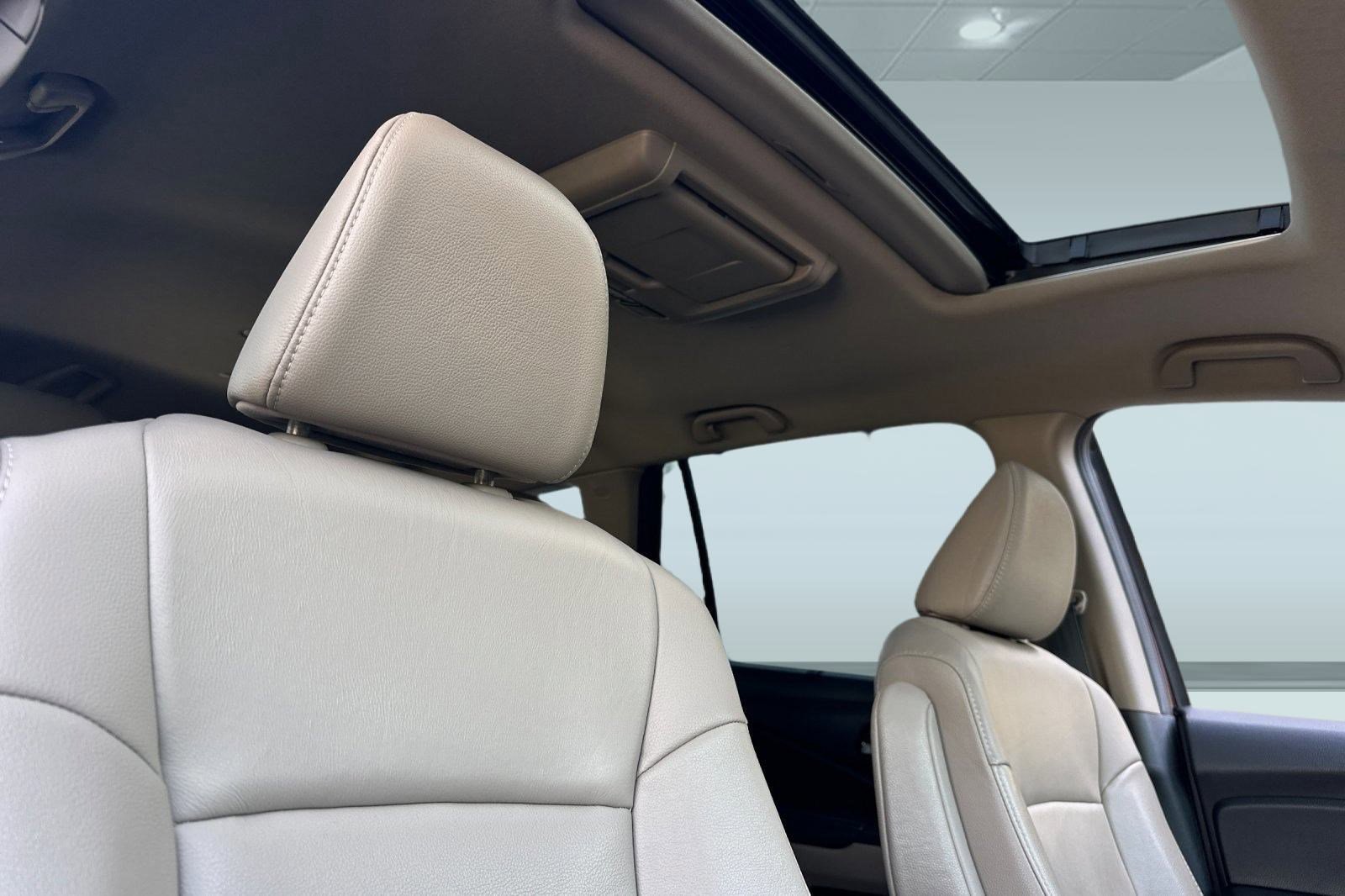 Used 2017 Honda Pilot Touring image 28