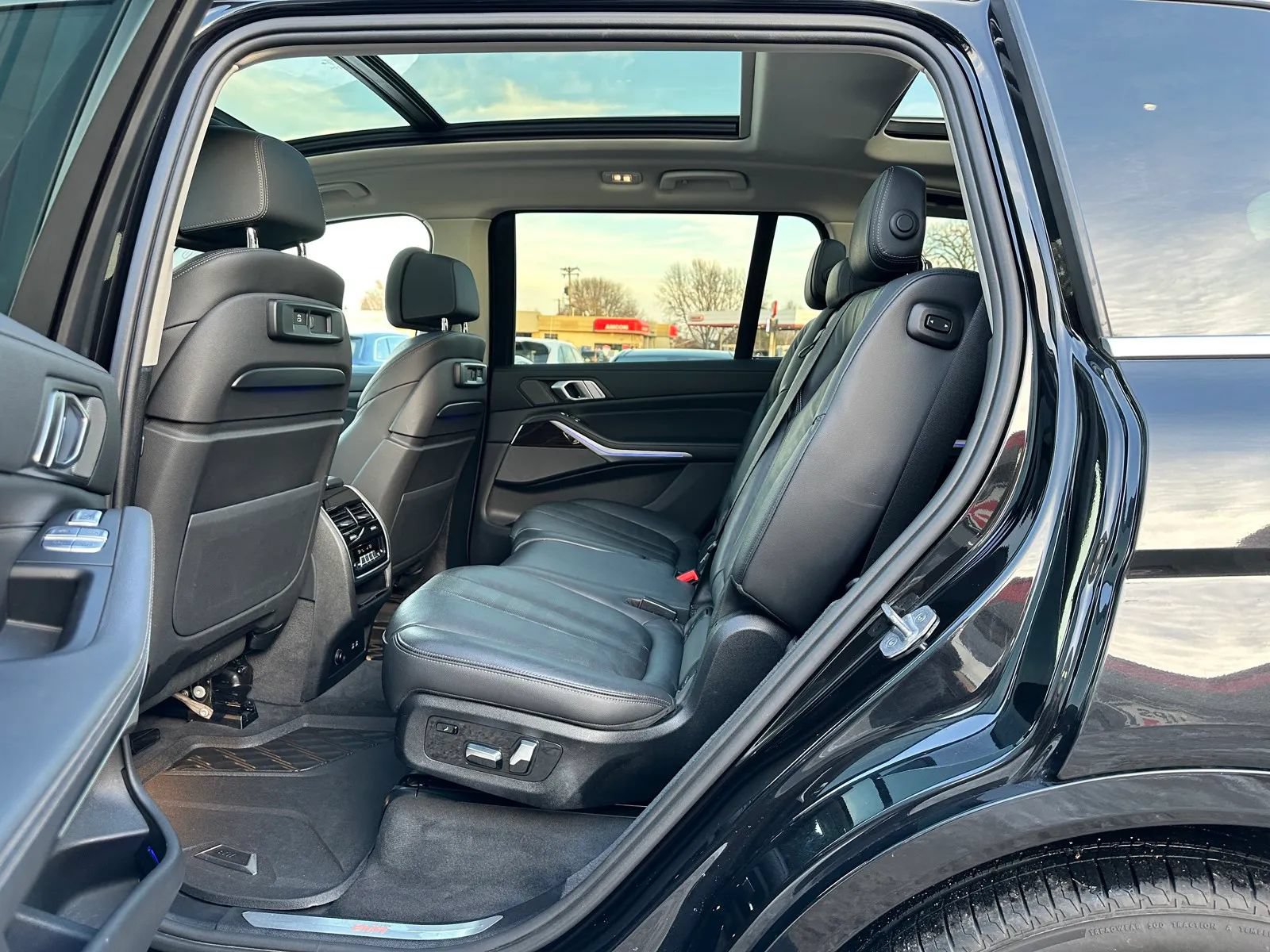 Used 2019 BMW X7 xDrive40i w/ Premium Package AWD/4WD image 18