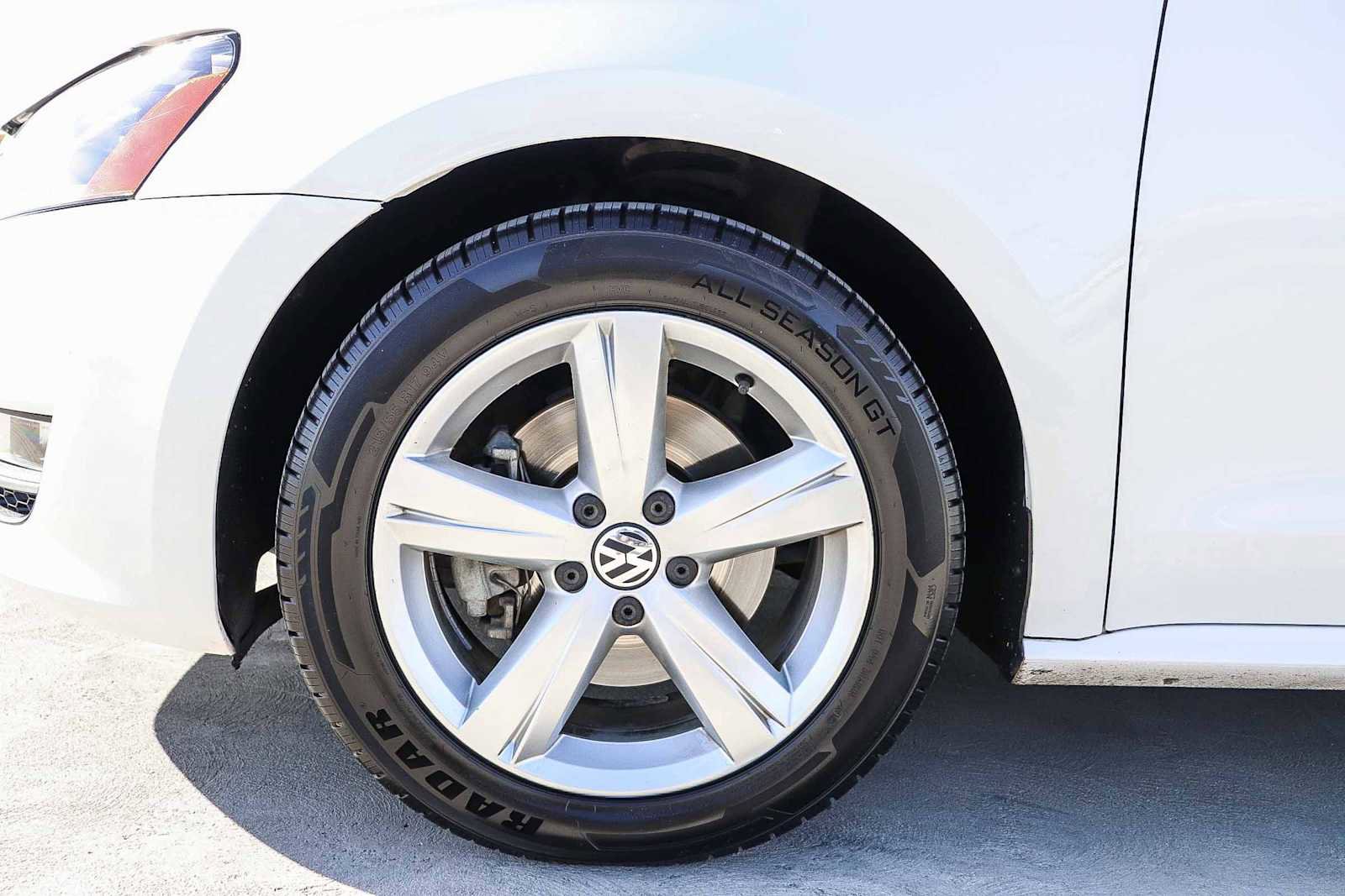 Used 2015 Volkswagen Passat 1.8T Limited Edition image 14