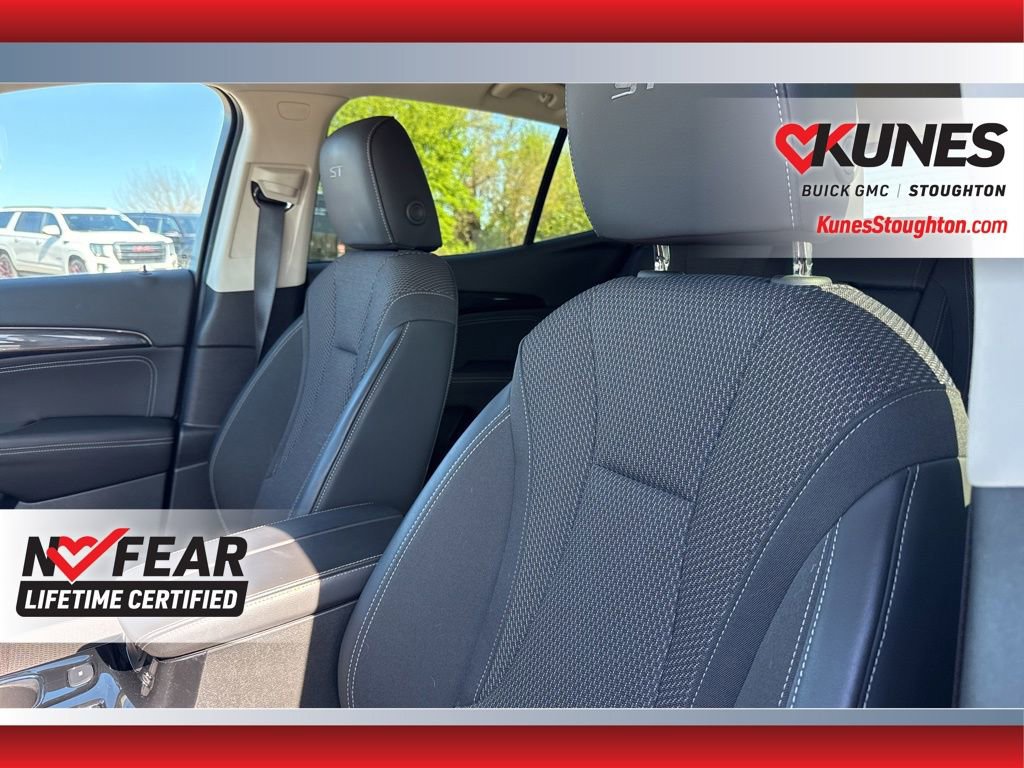 Used 2023 Buick Envision Preferred w/ Sport Touring Package AWD/4WD image 27