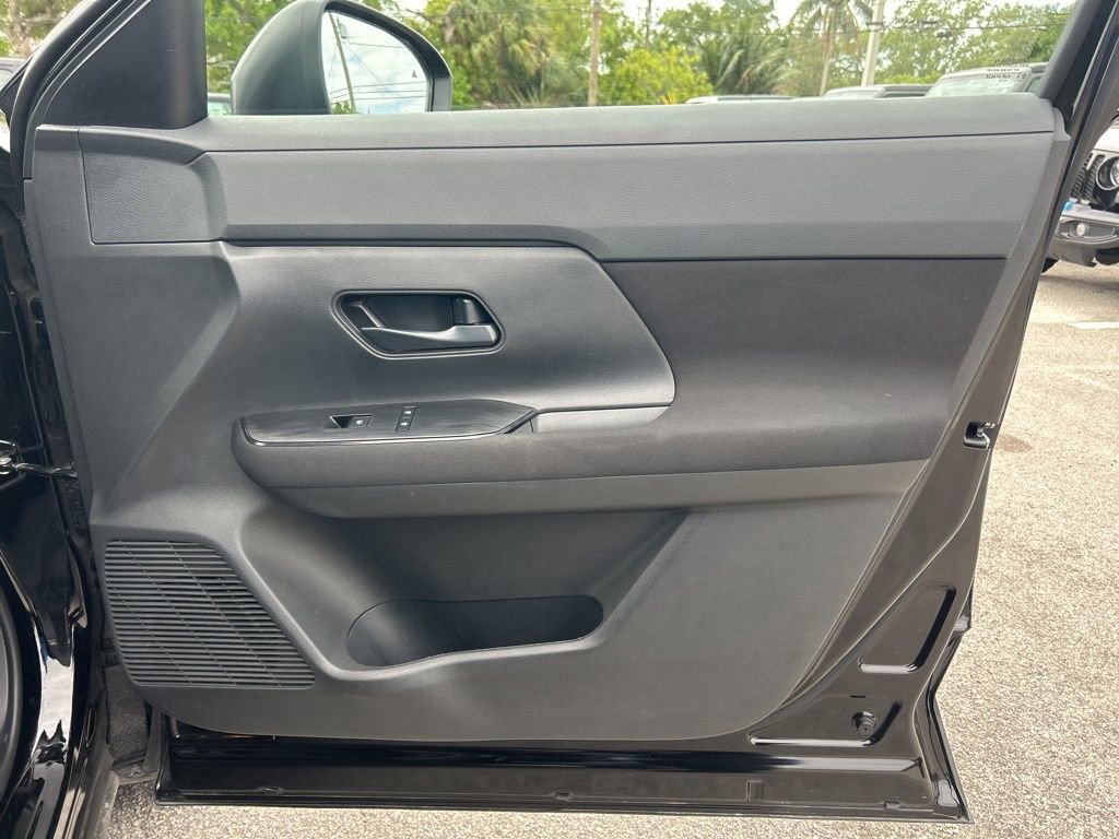 Used 2025 Nissan Kicks S image 24