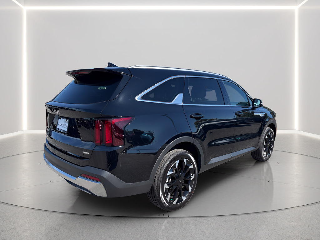 Certified 2026 Kia Sorento EX AWD/4WD image 7