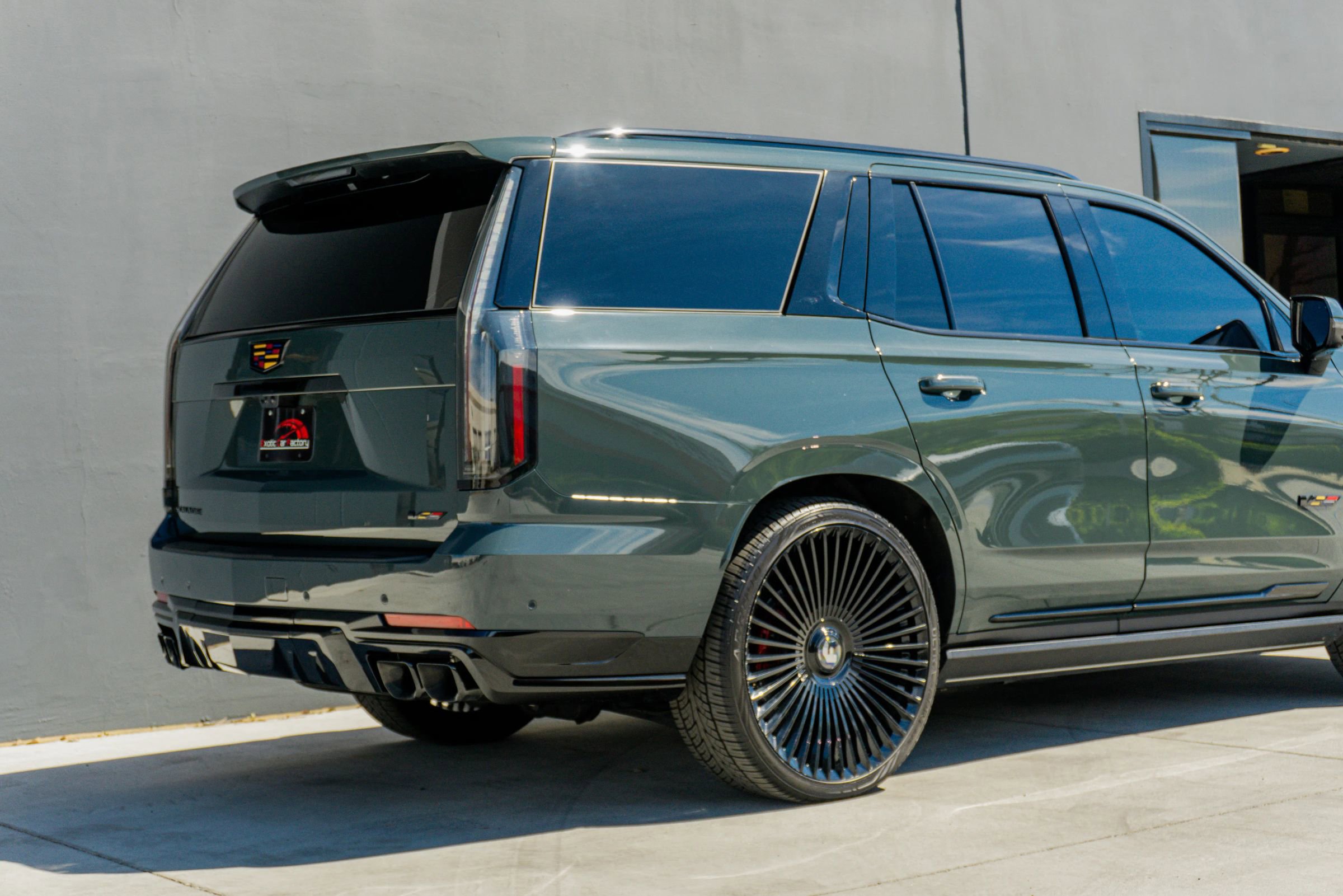 Used 2025 Cadillac Escalade V w/ LPO, ONYX Package AWD/4WD image 39