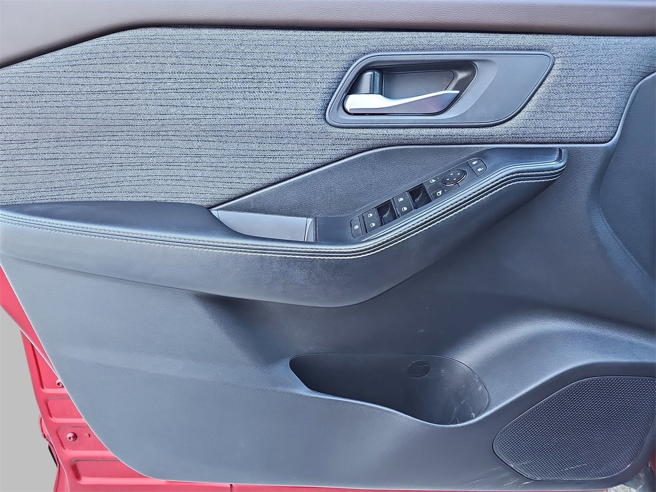 Used 2021 Nissan Rogue SV image 25