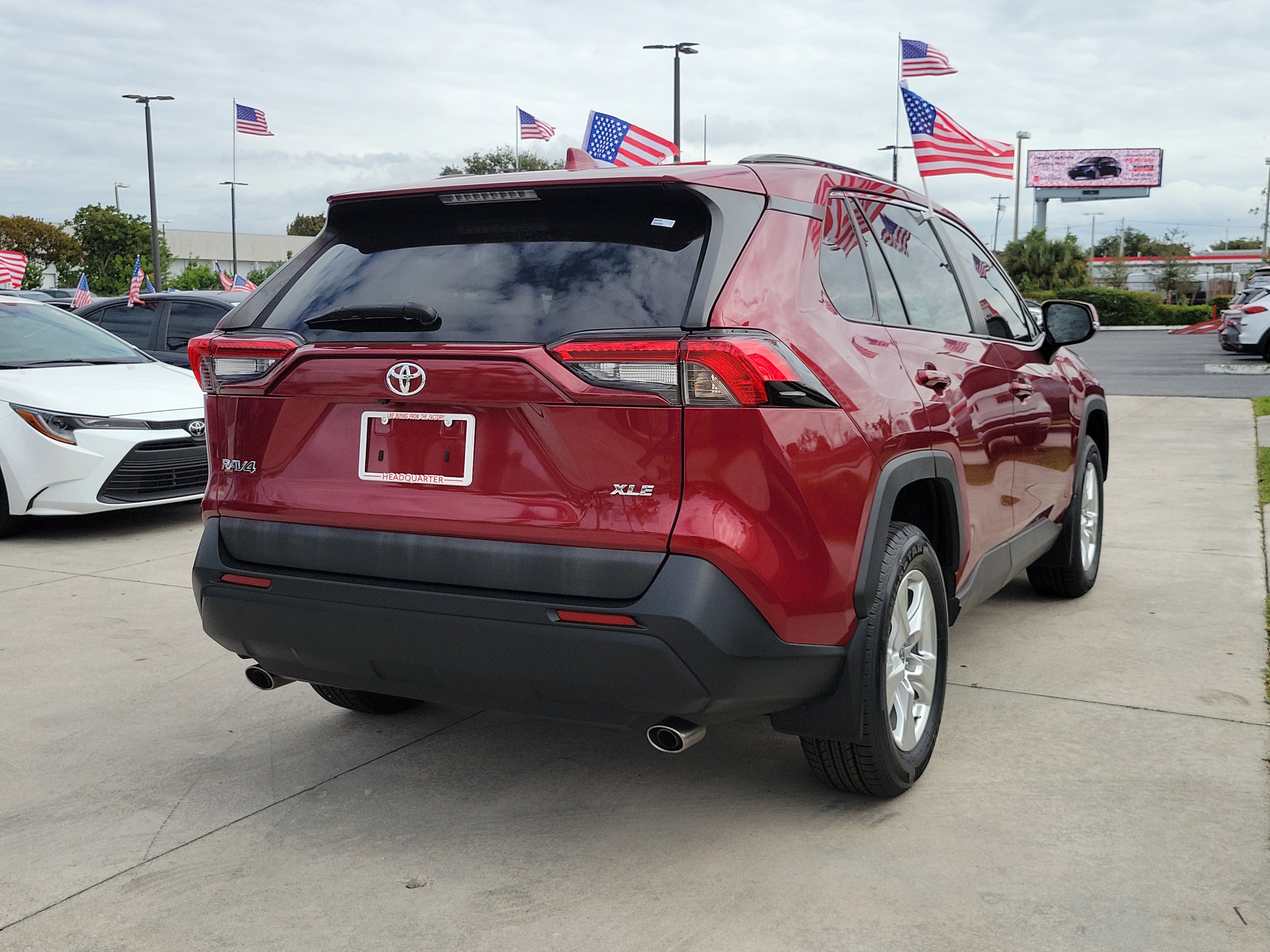 Used 2021 Toyota RAV4 XLE image 11