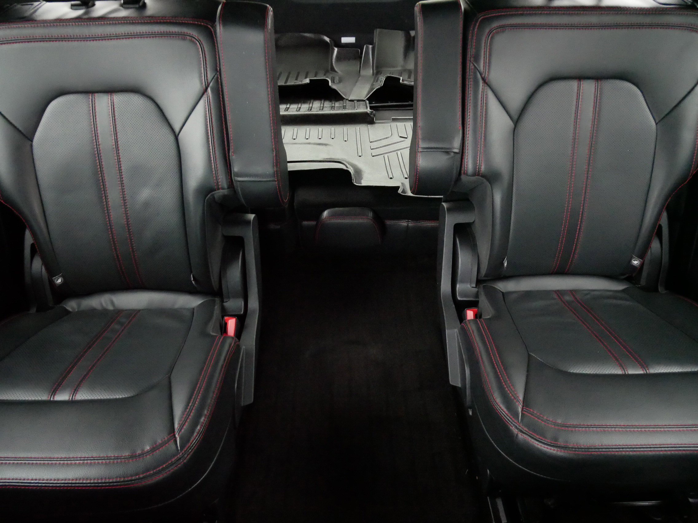 Used 2022 Ford Expedition Max Limited image 13