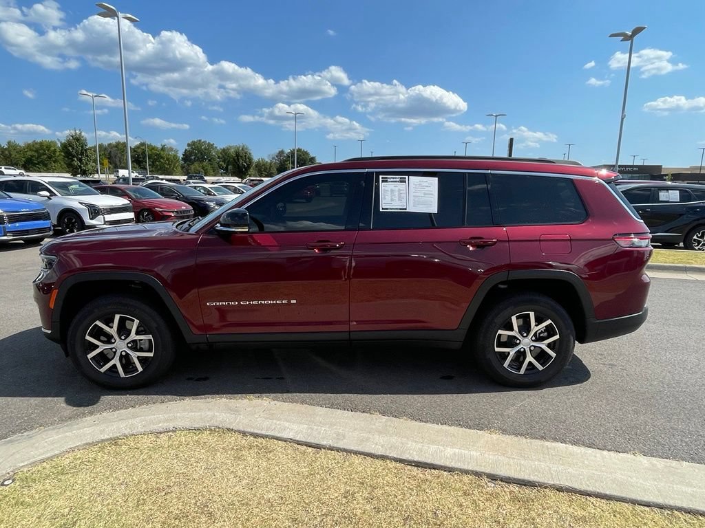 Used 2025 Jeep Grand Cherokee L Limited w/ Luxury Tech Group II AWD/4WD image 4