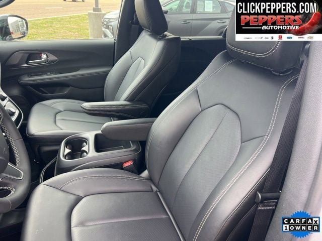 Used 2026 Chrysler Pacifica Select image 12