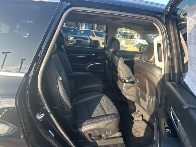 Used 2024 Kia Telluride SX Prestige w/ Towing Package image 32
