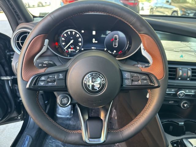 Used 2025 Alfa Romeo Giulia w/ Driving Assist Package image 13