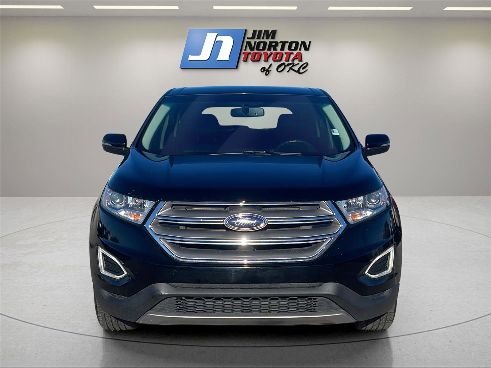 Used 2016 Ford Edge Titanium w/ Technology Package image 2