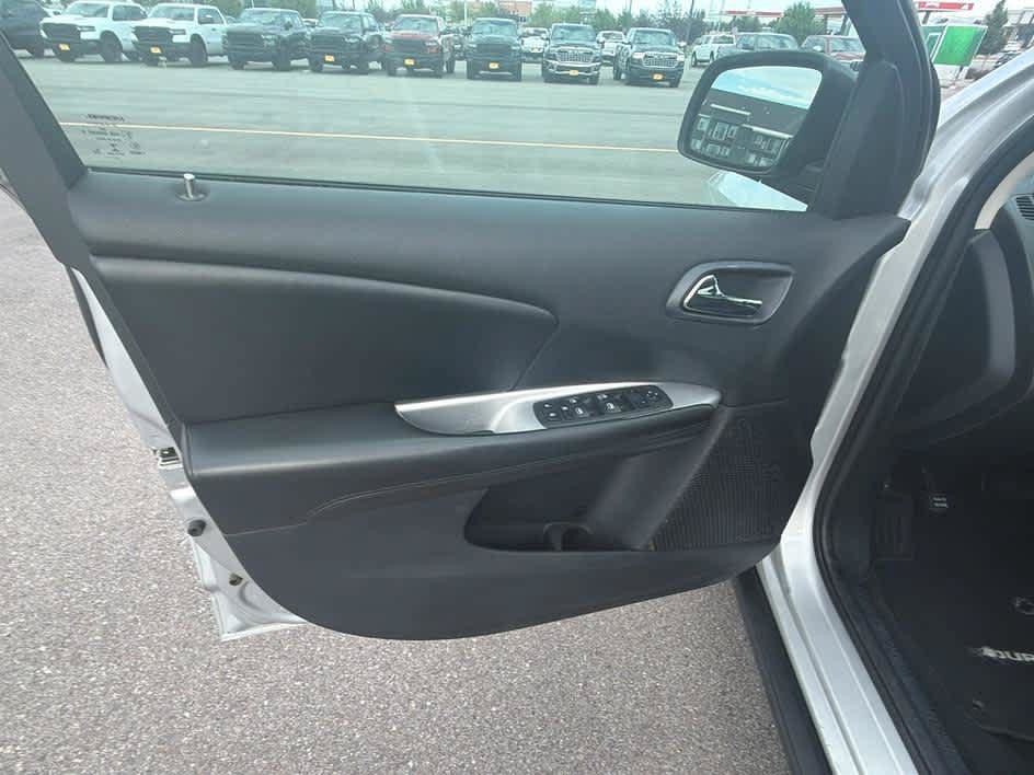 Used 2014 Dodge Journey SXT w/ Flexible Seating Group FWD image 9