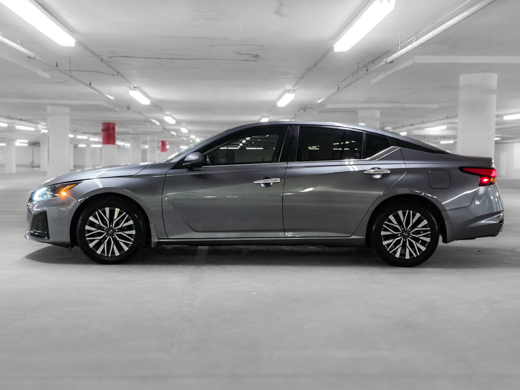 Used 2023 Nissan Altima 2.5 SV w/ SV Premium Package FWD image 15