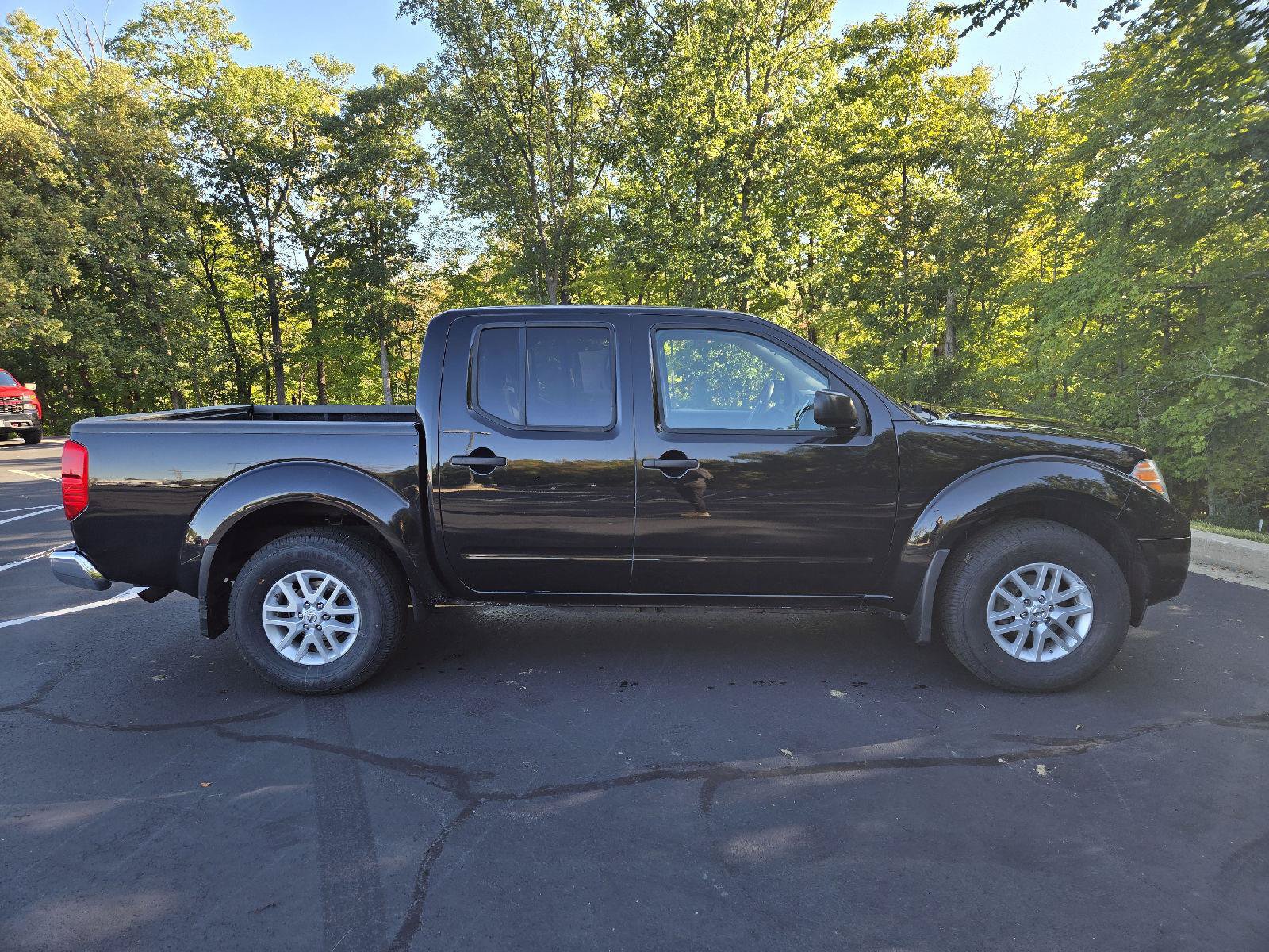 Used 2018 Nissan Frontier SV AWD/4WD image 2