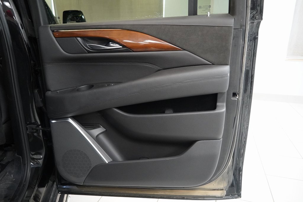 Used 2020 Cadillac Escalade ESV Luxury image 31