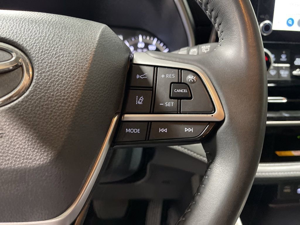 Used 2024 Toyota Highlander XLE image 28