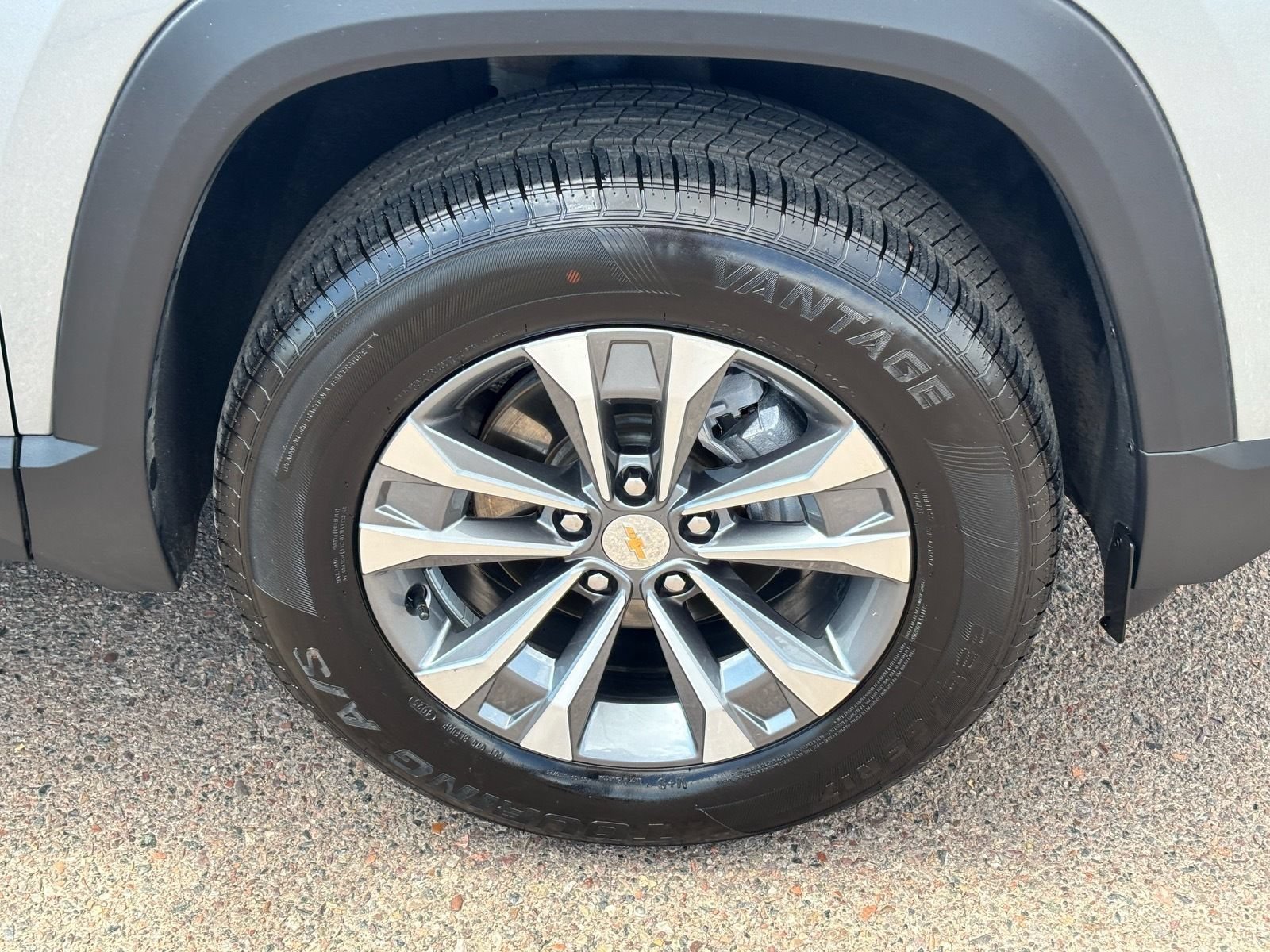 Used 2025 Chevrolet Equinox LT FWD image 8