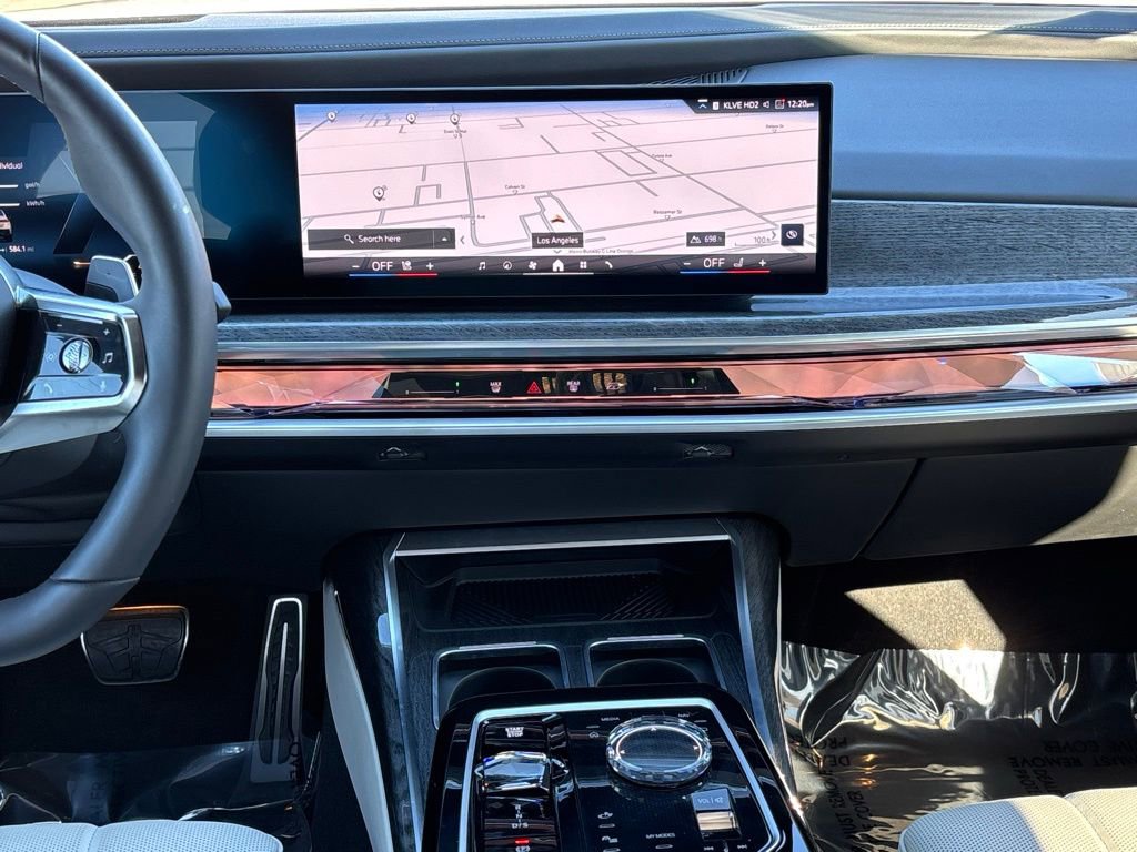 Used 2025 BMW 750e xDrive 750e xDrive w/ Premium Package image 14