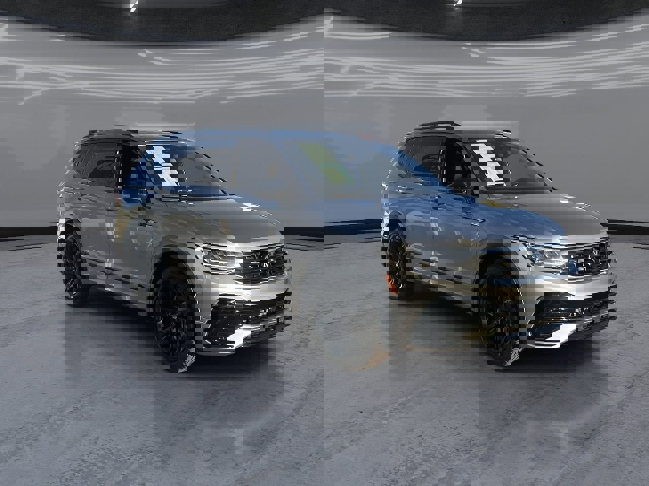 Certified 2024 Volkswagen Tiguan SE R-Line FWD image 2