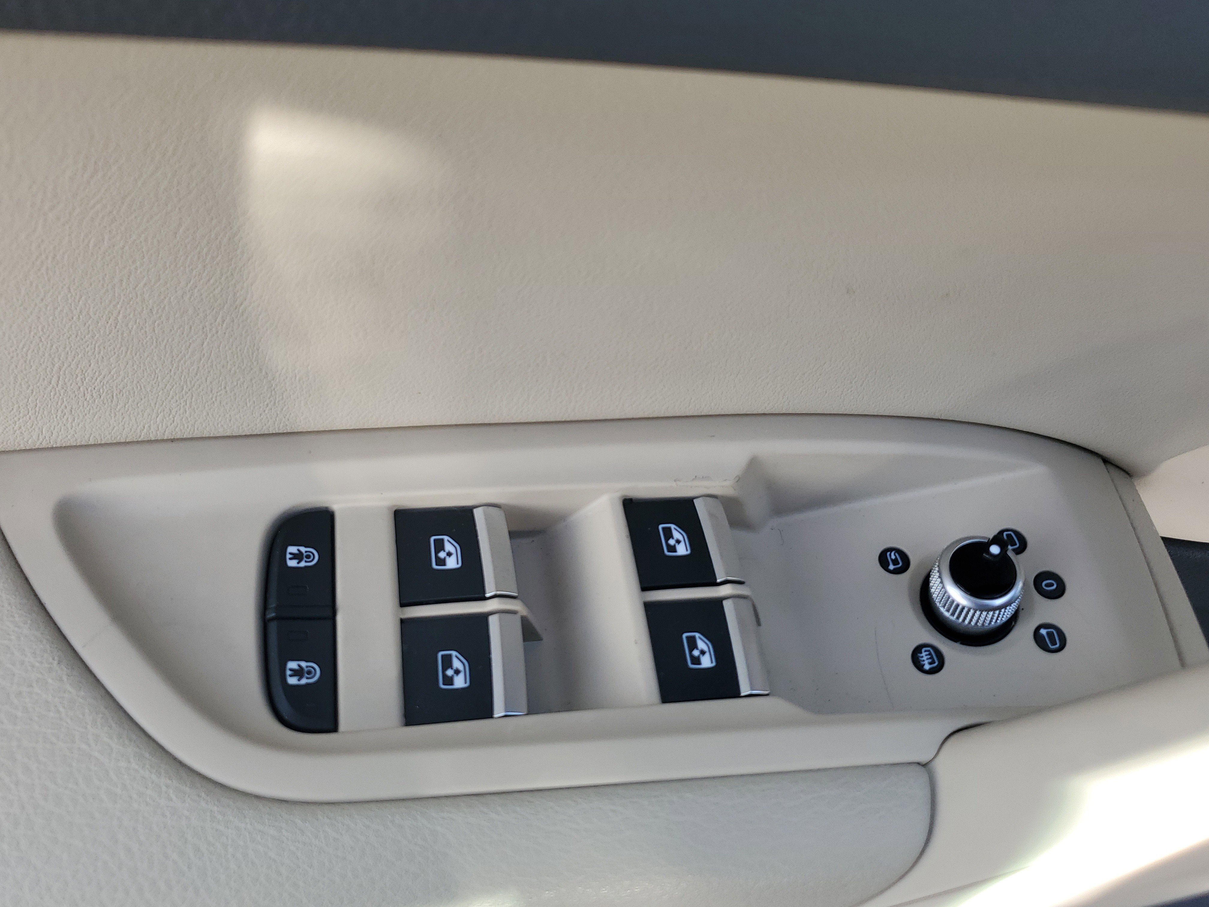 Used 2021 Audi Q5 Premium w/ Convenience Package image 28