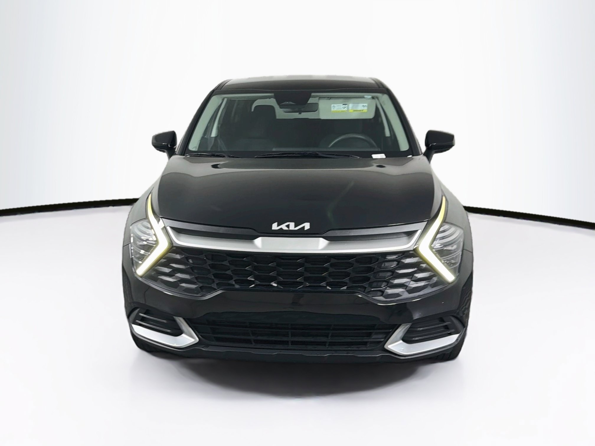 Used 2025 Kia Sportage LX FWD image 2