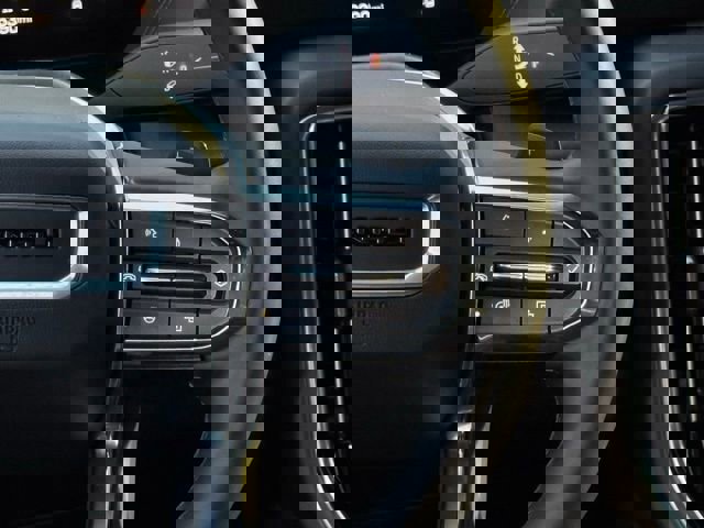 Used 2025 GMC Yukon XL Denali image 28