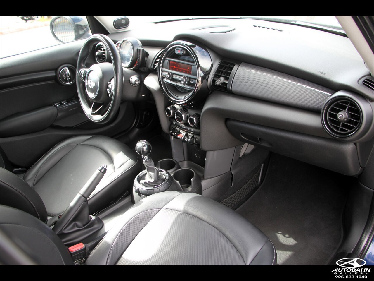 Used 2015 MINI Cooper 4-Door Hardtop w/ Premium Package image 26