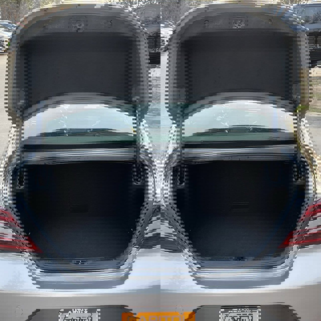 Used 2025 Genesis G70 2.5T image 25