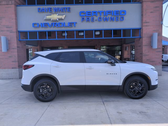 Used 2024 Chevrolet Blazer LT w/ Midnight/Sport Edition FWD image 9