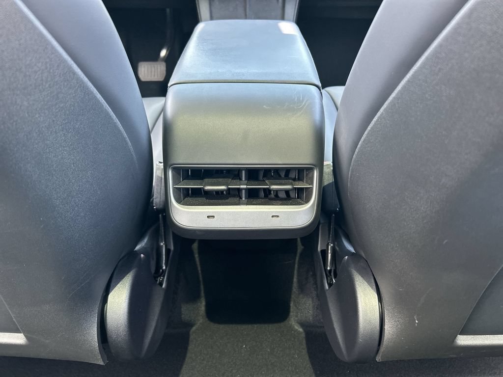 Used 2025 Tesla Model Y Long Range AWD/4WD image 21