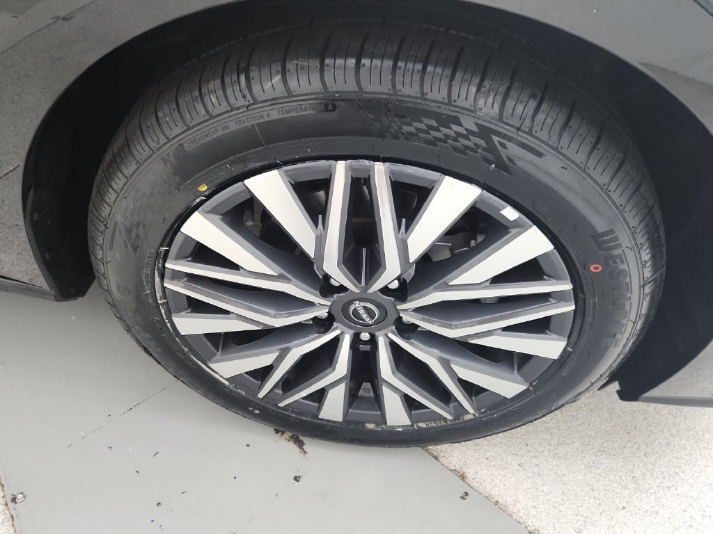 Used 2025 Nissan Altima 2.5 SV FWD image 34