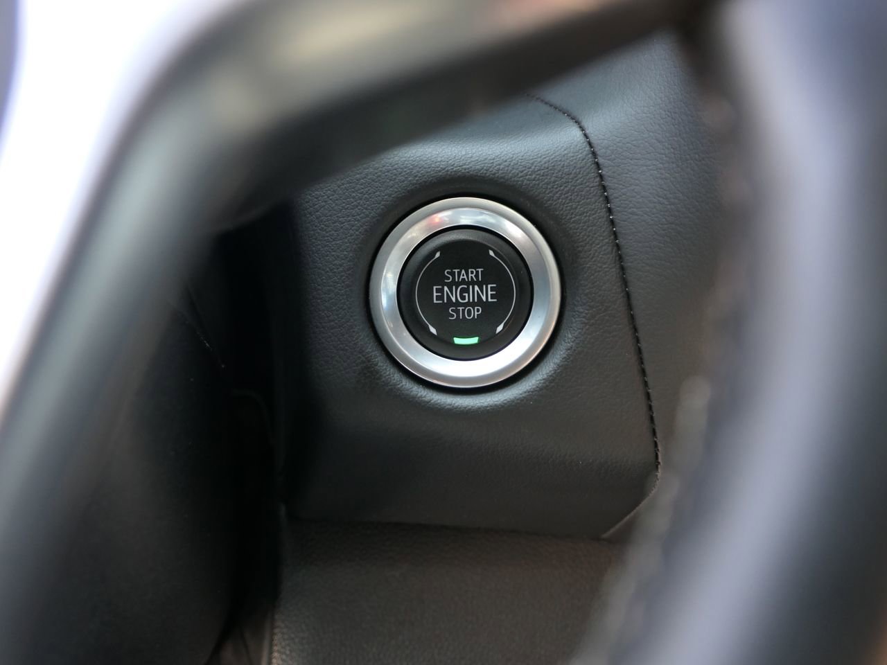 Used 2024 Chevrolet Suburban Premier image 16