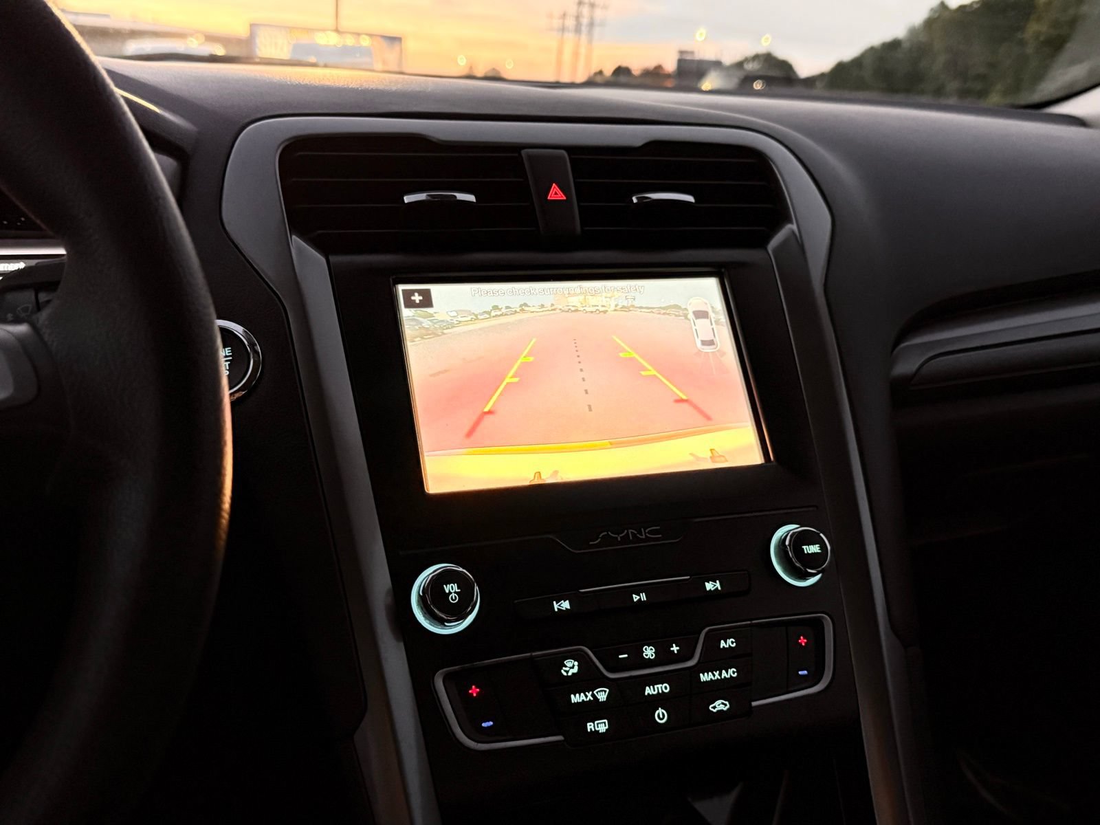 Used 2019 Ford Fusion SE FWD image 28