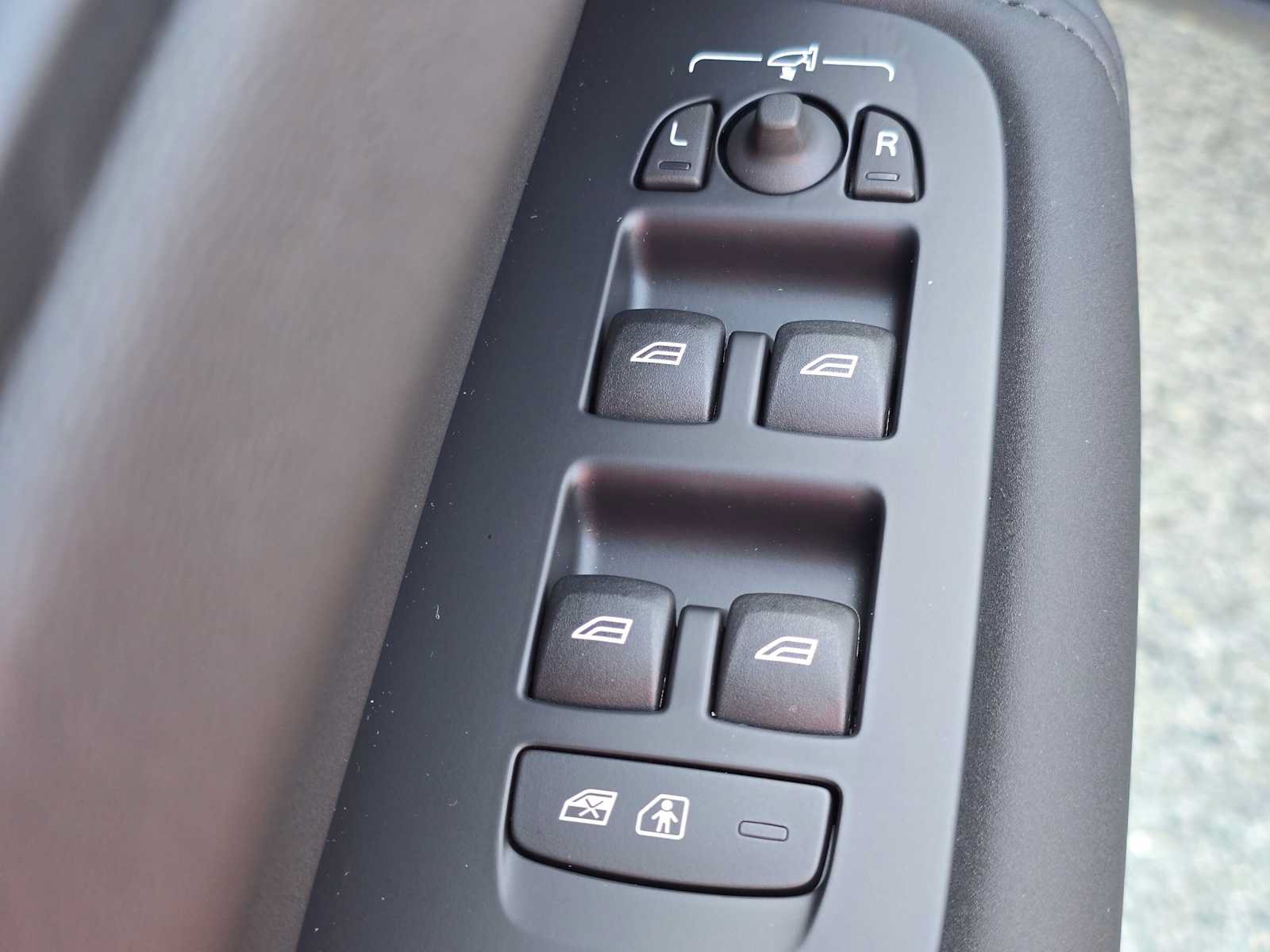 New 2027 Volvo XC60 B5 Ultra AWD/4WD image 21