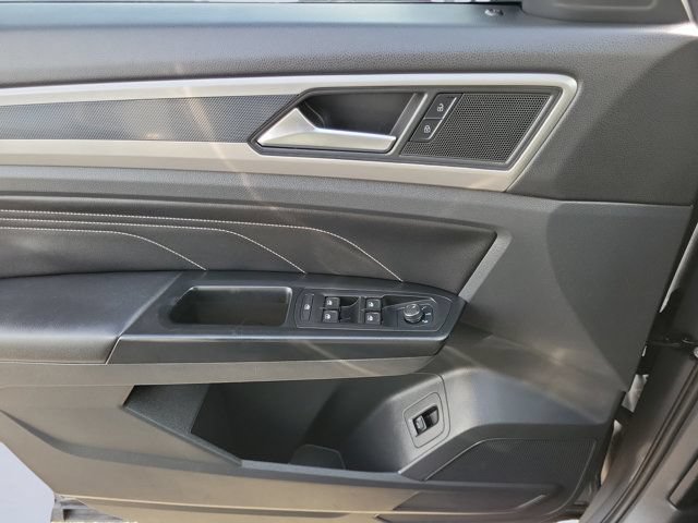 Used 2020 Volkswagen Atlas Cross Sport SEL R-Line FWD image 25
