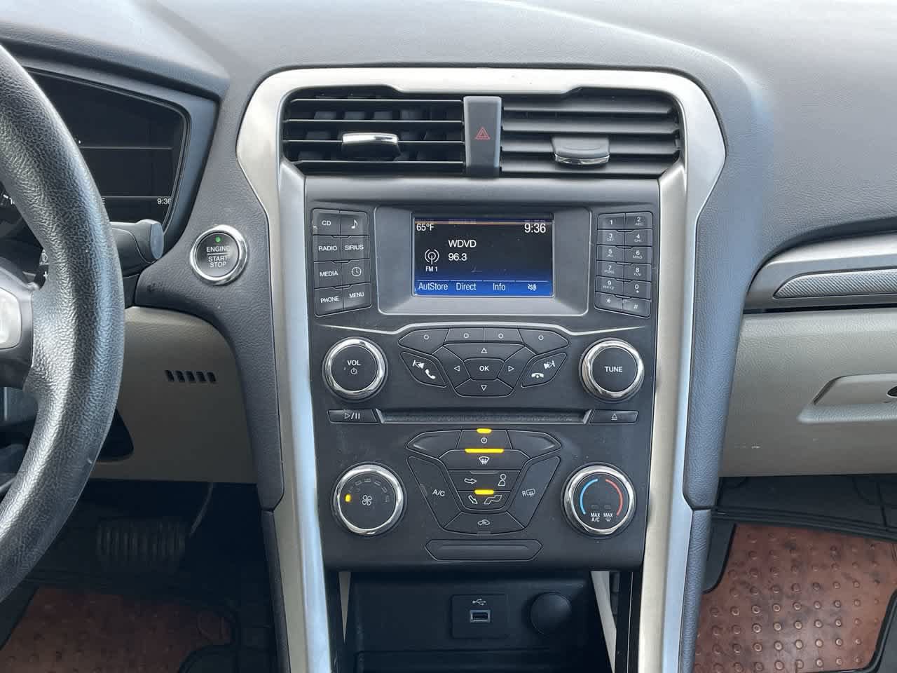 Used 2018 Ford Fusion SE FWD image 13